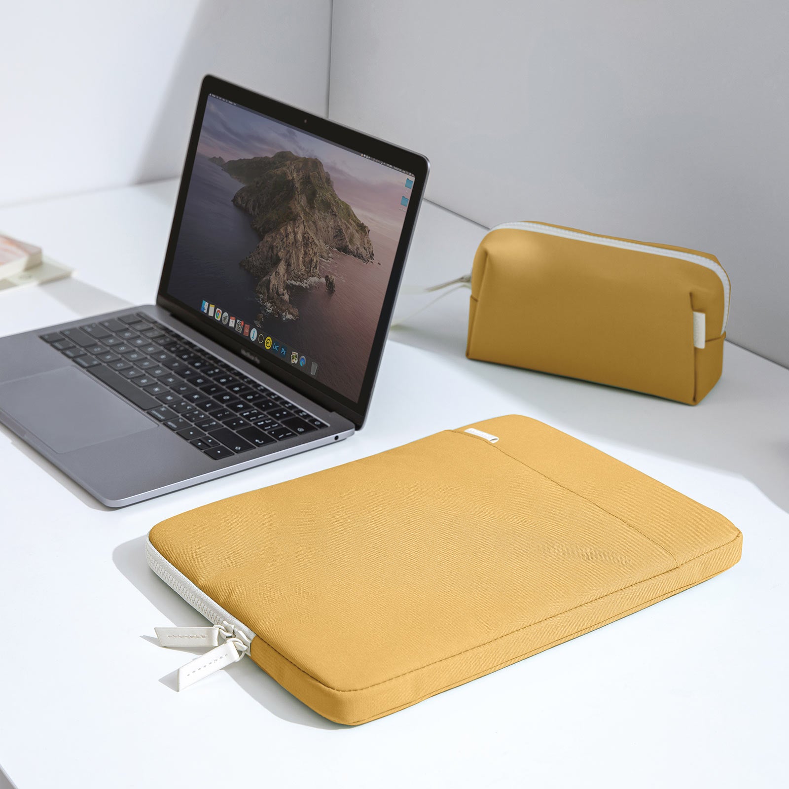 The Her-A23 Jelly Sleeve Kit for 13-inch MacBook Air | Maize Ye